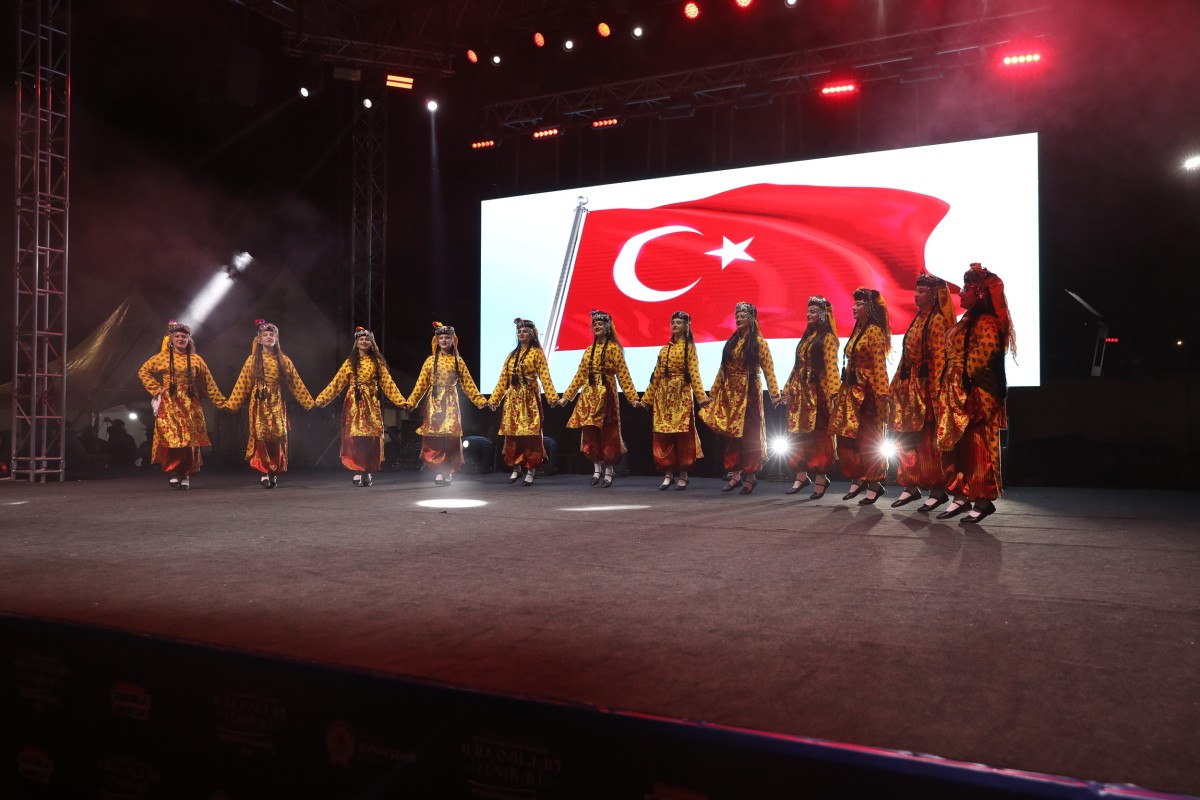 Samsun 36. Uluslararası samsun halk oyunları festivali başlıyor