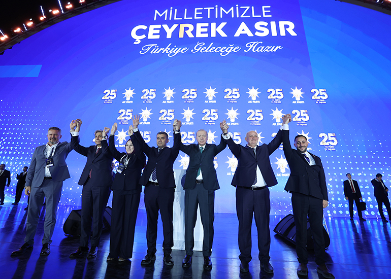 3 Milletvekili Ve 7 Belediye Başkanı Partiye Katıldı