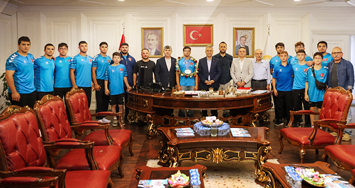 İlkadımlı Güreşçiden Tarihi Başarı